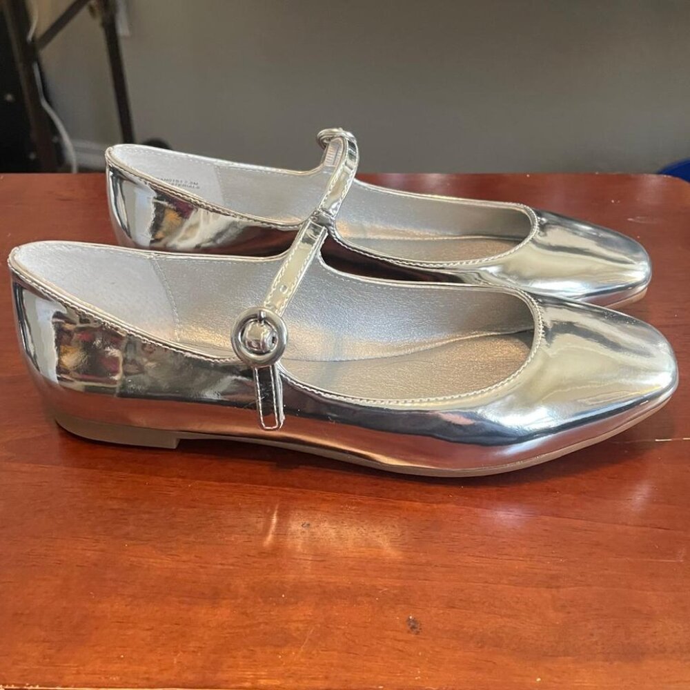 Steve Madden Lorando Mary Jane Flat Chrome Size 7